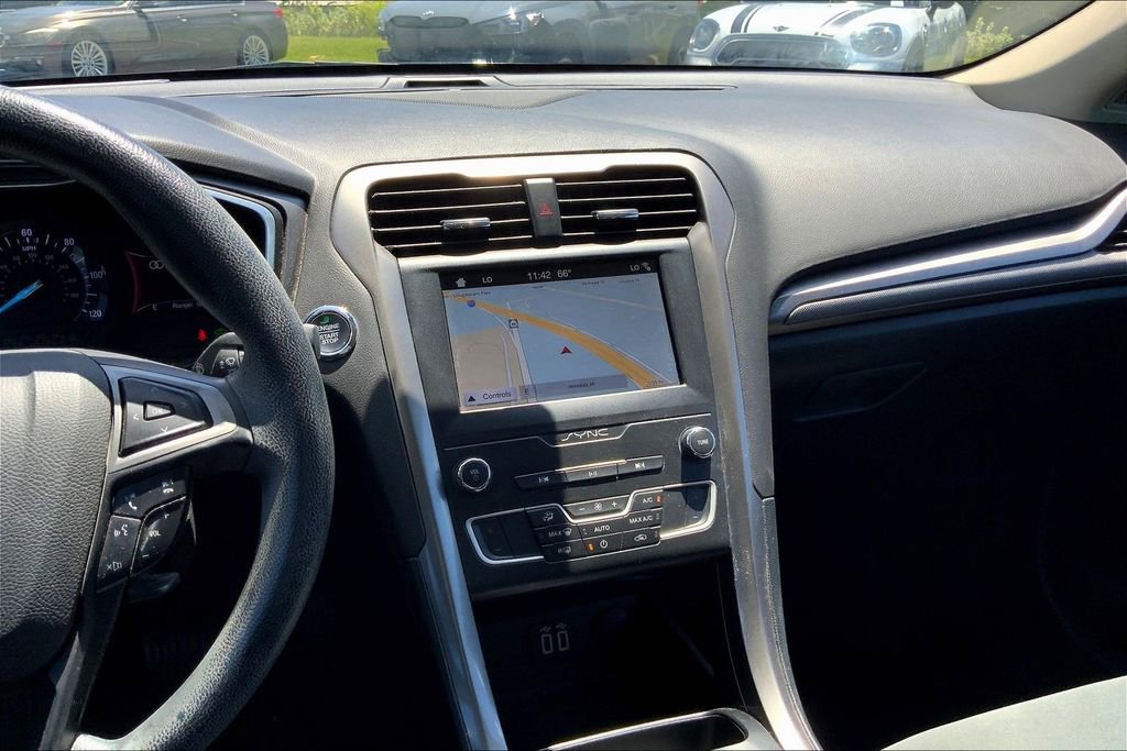 Used 2019 Ford Fusion SE image 6