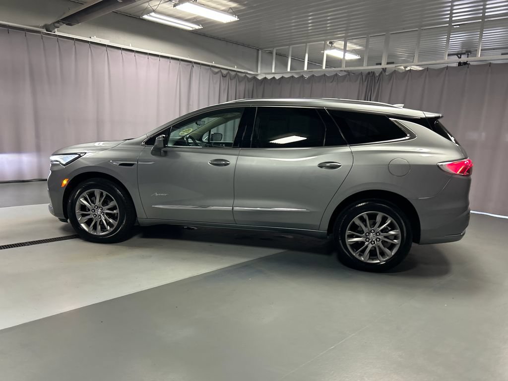 Used 2023 Buick Enclave Avenir w/ Avenir Technology Package FWD image 4