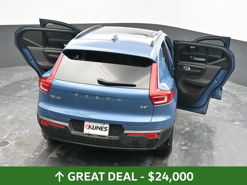 Used 2024 Volvo XC40 B5 Core image 63