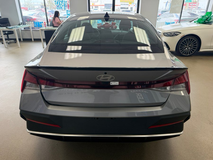 Used 2025 Hyundai Elantra Sport FWD image 15
