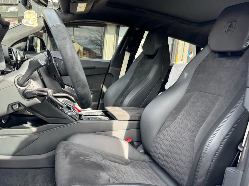 Used 2021 Lamborghini Urus image 11