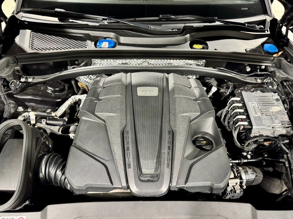 Used 2023 Porsche Macan GTS w/ Premium Package Plus image 13