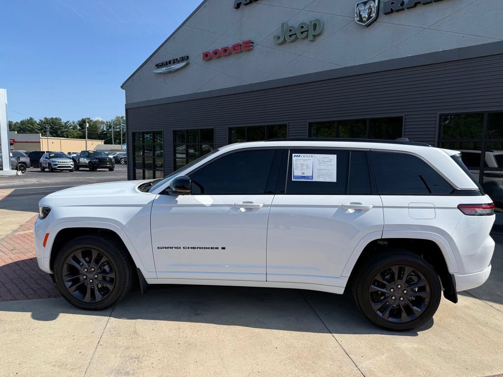 Used 2026 Jeep Grand Cherokee Limited AWD/4WD image 2