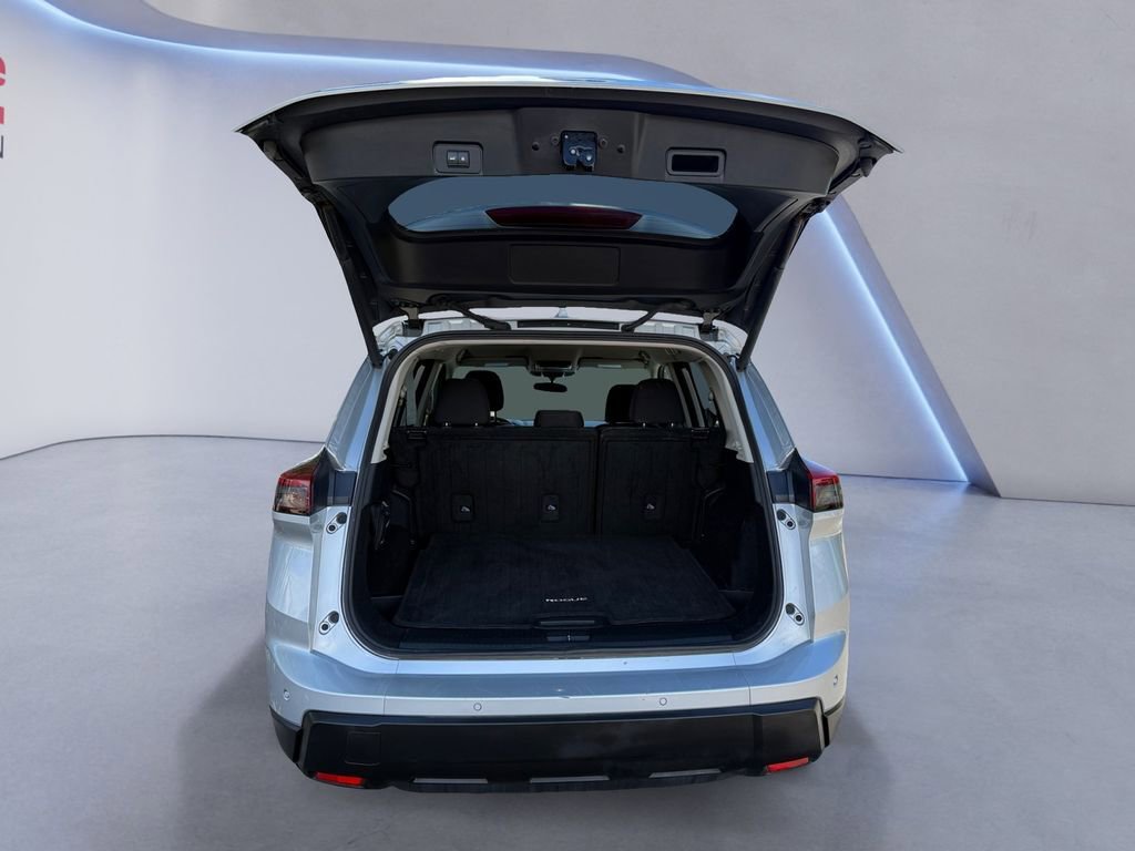 Used 2025 Nissan Rogue SV AWD/4WD image 19