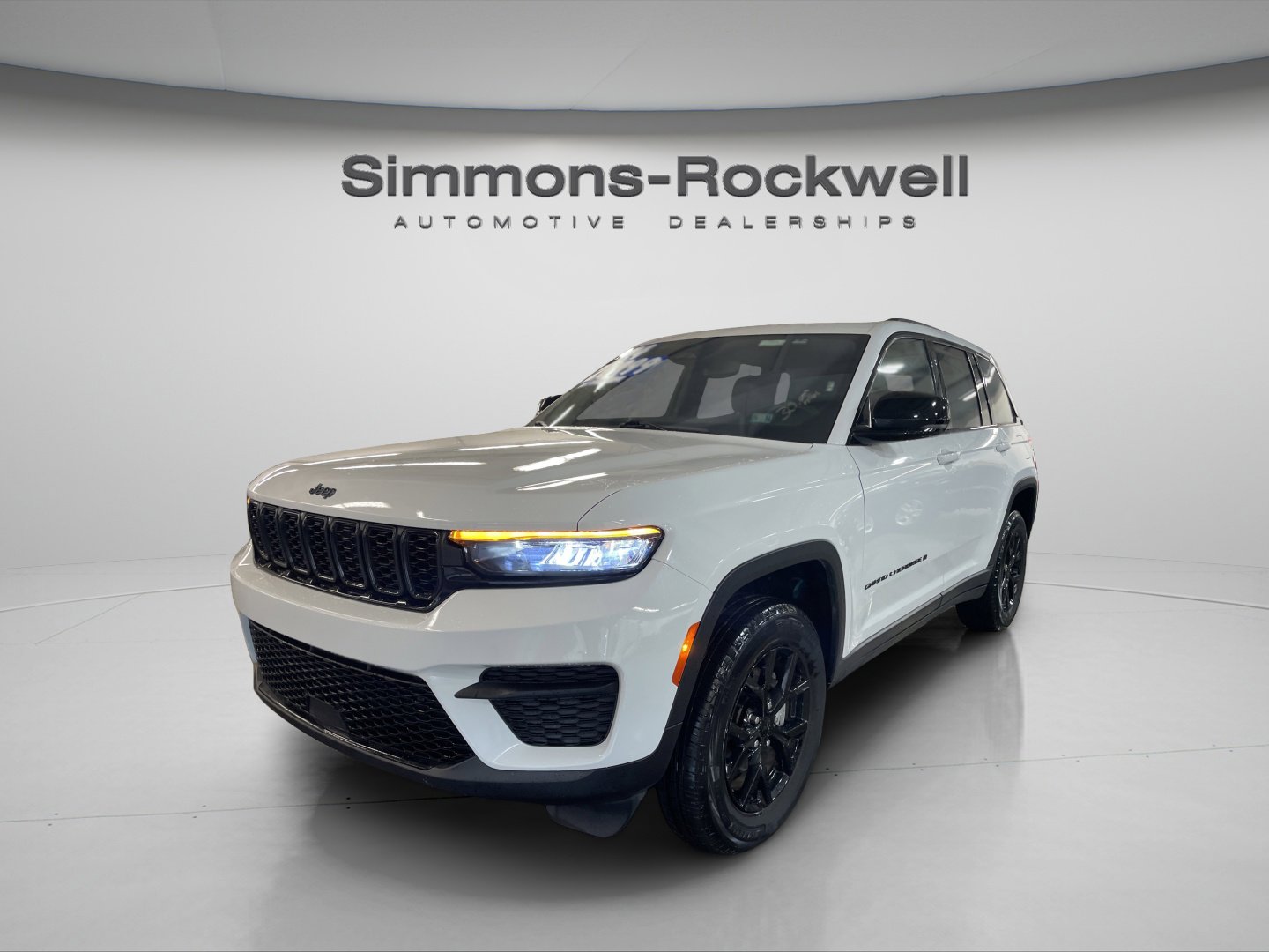 Used 2024 Jeep Grand Cherokee Altitude image 1