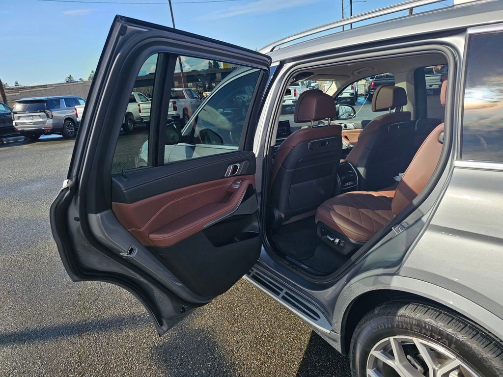 Used 2026 BMW X7 xDrive40i AWD/4WD image 23