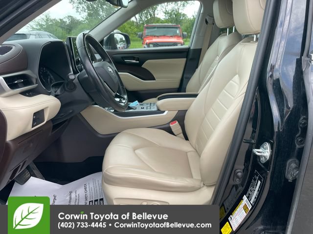 Used 2020 Toyota Highlander XLE AWD/4WD image 33