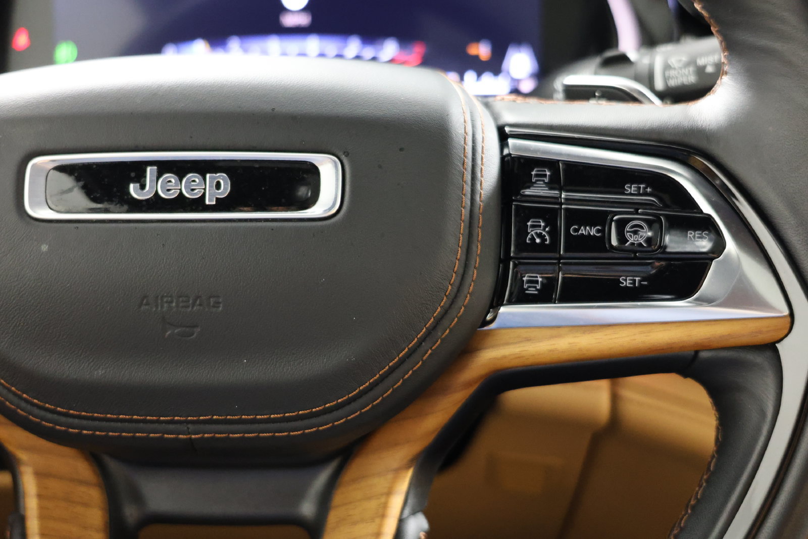 Used 2025 Jeep Grand Cherokee L Summit AWD/4WD image 32