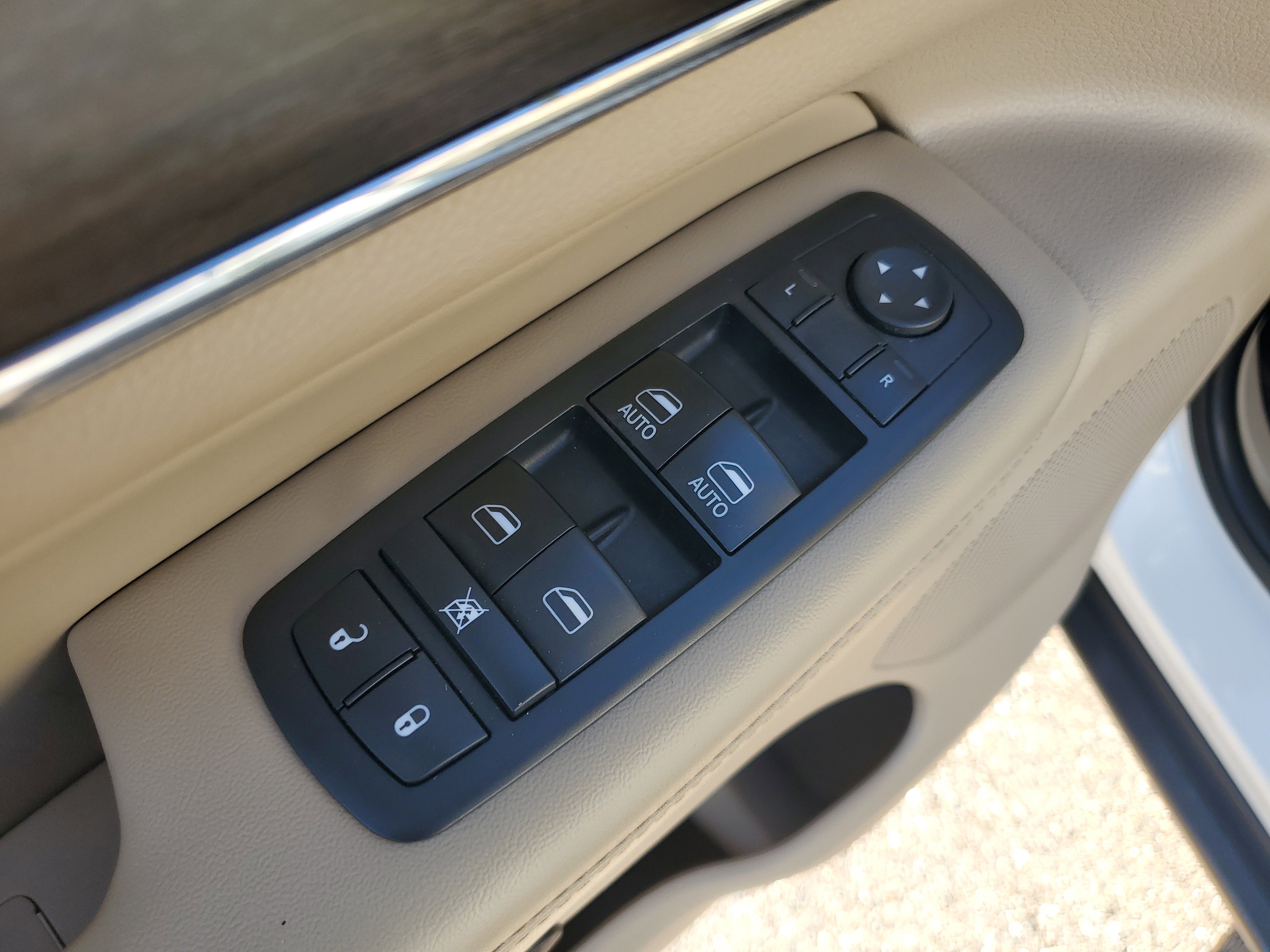 Used 2017 Jeep Grand Cherokee Limited image 29