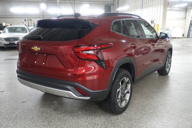 Used 2025 Chevrolet Trax LT image 7