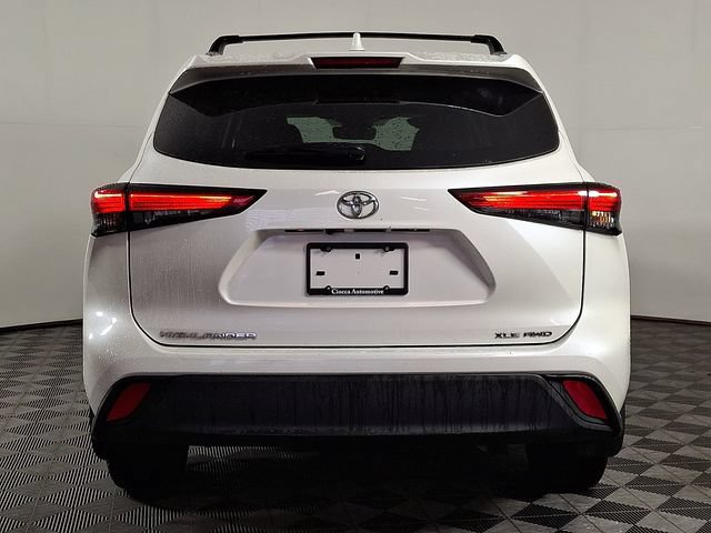 Used 2021 Toyota Highlander XLE AWD/4WD image 8