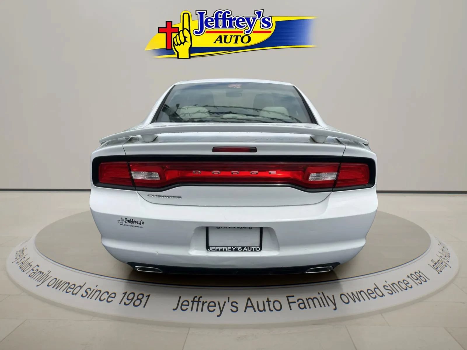 Used 2014 Dodge Charger SE w/ Sport Appearance Group RWD image 2