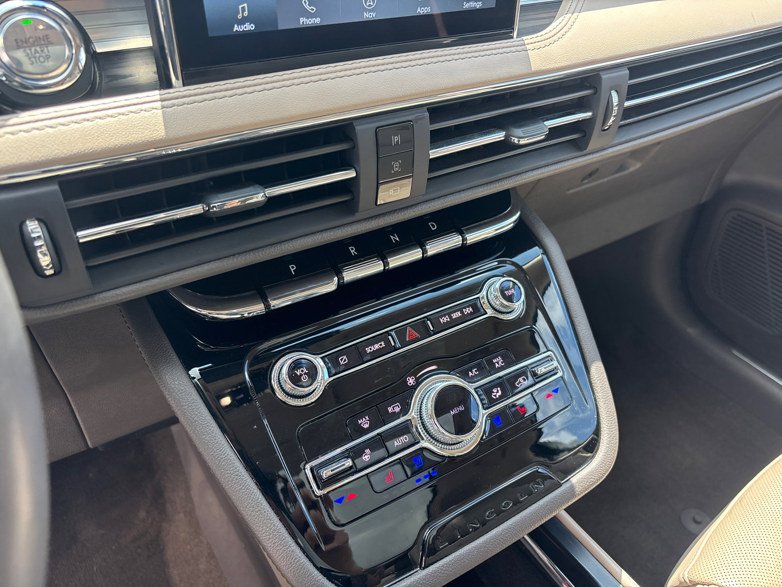 Used 2022 Lincoln Corsair AWD w/ Premium Package image 21