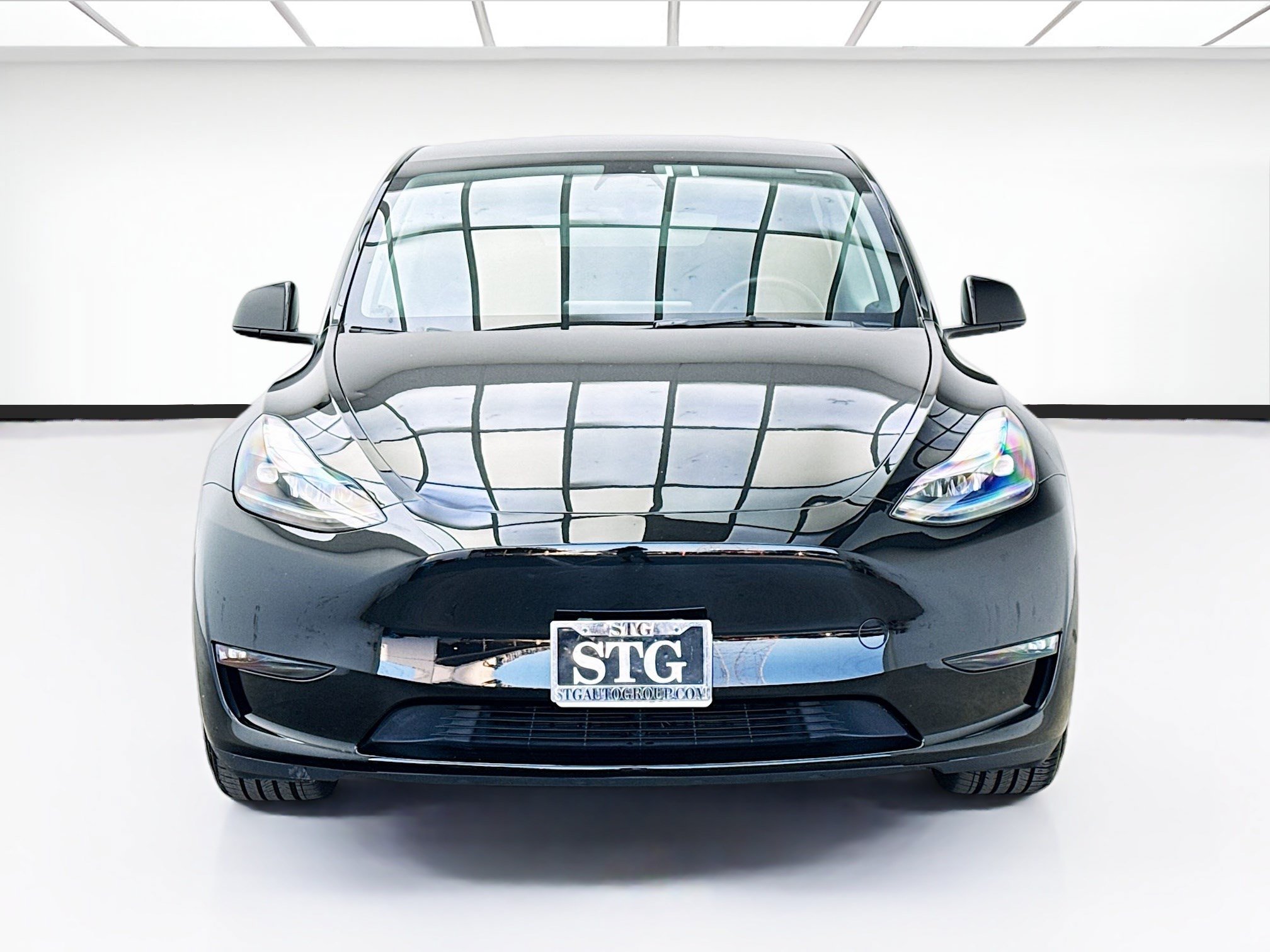 Used 2023 Tesla Model Y Performance AWD/4WD image 2
