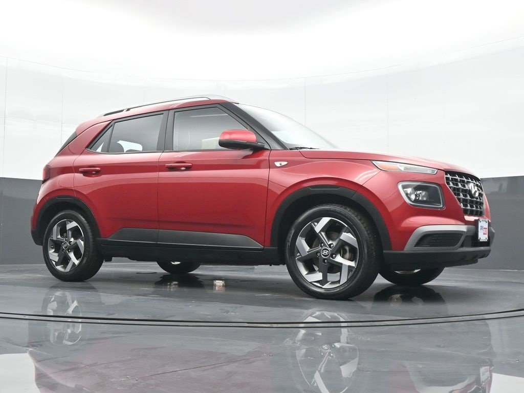 Used 2023 Hyundai Venue Limited image 23