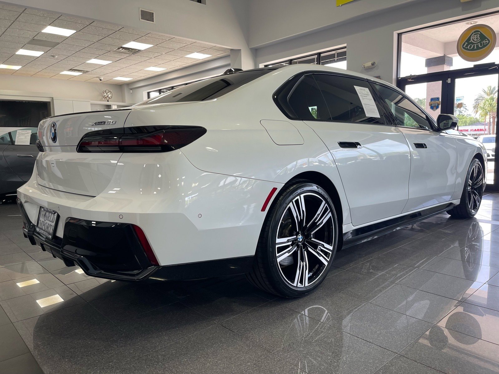 Used 2024 BMW i7 xDrive60 AWD/4WD image 5