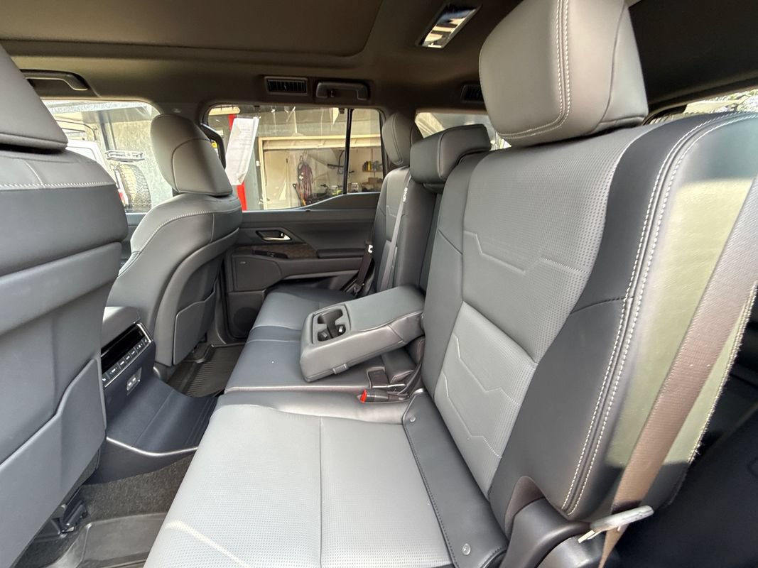 Used 2026 Lexus GX 550 w/ Accessory Package (2T) AWD/4WD image 17