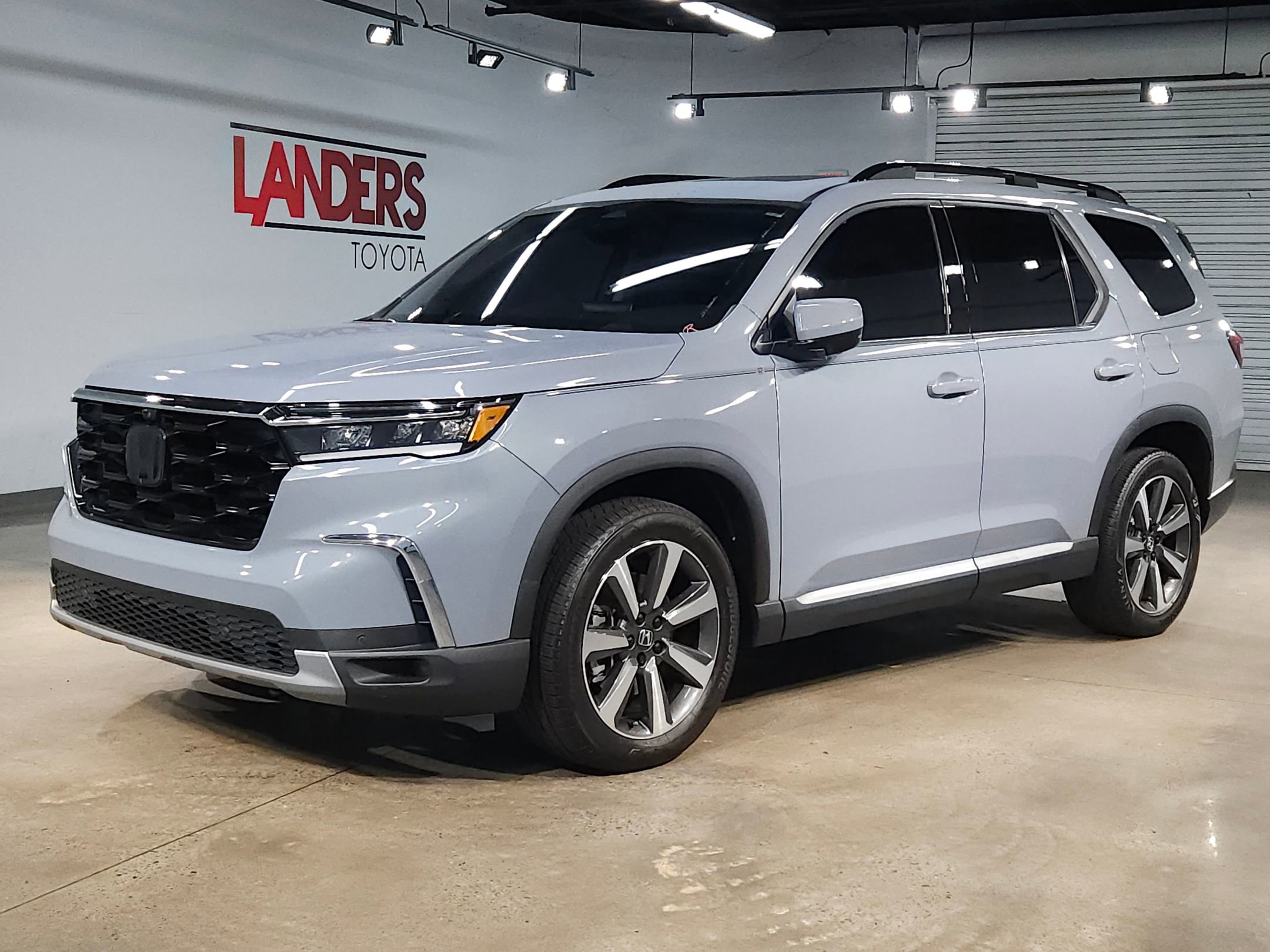 Used 2024 Honda Pilot Elite image 3