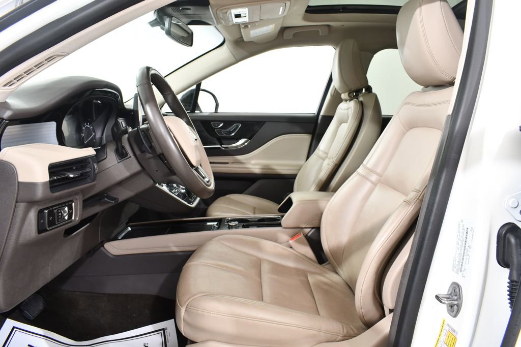 Used 2022 Lincoln Corsair AWD w/ Premium Package image 6