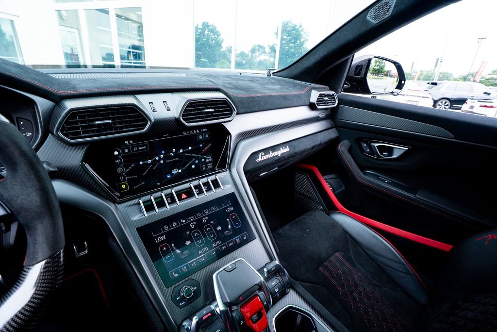 Used 2024 Lamborghini Urus Performante AWD/4WD image 46