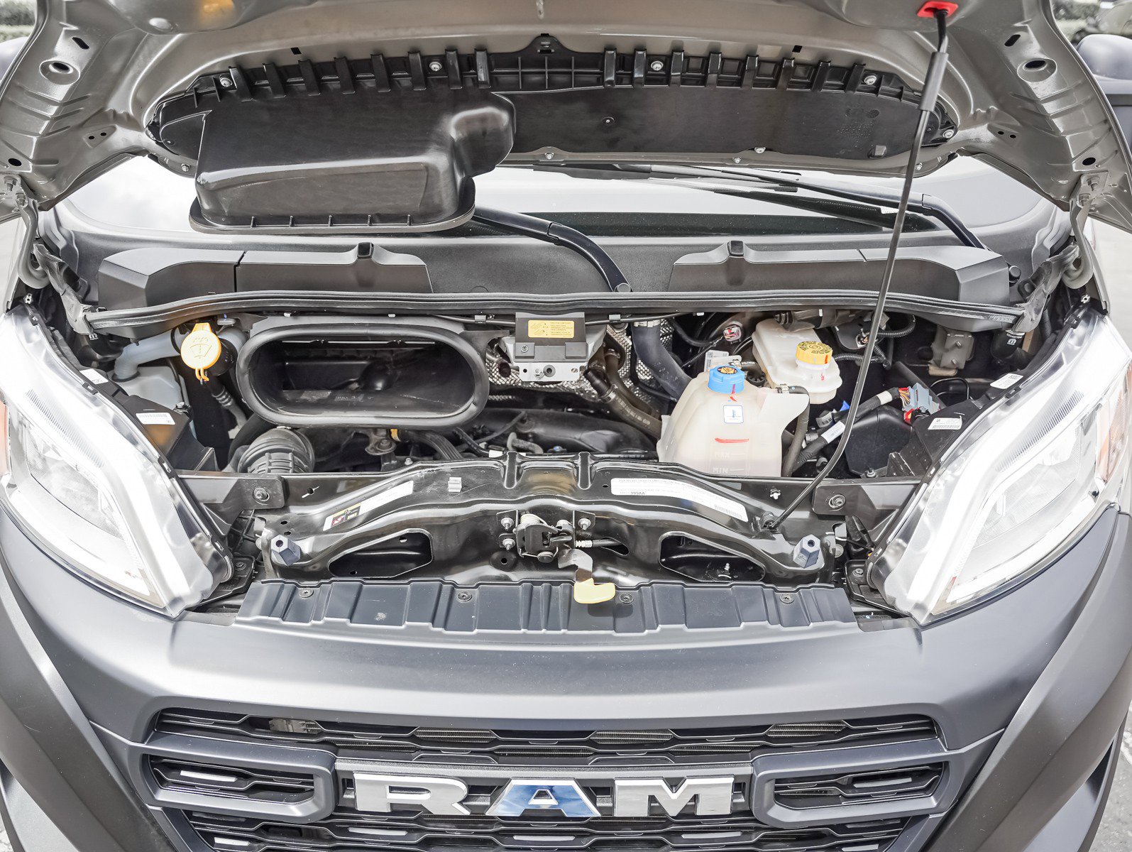 Used 2025 RAM ProMaster 2500 w/ Convenience Group FWD image 13