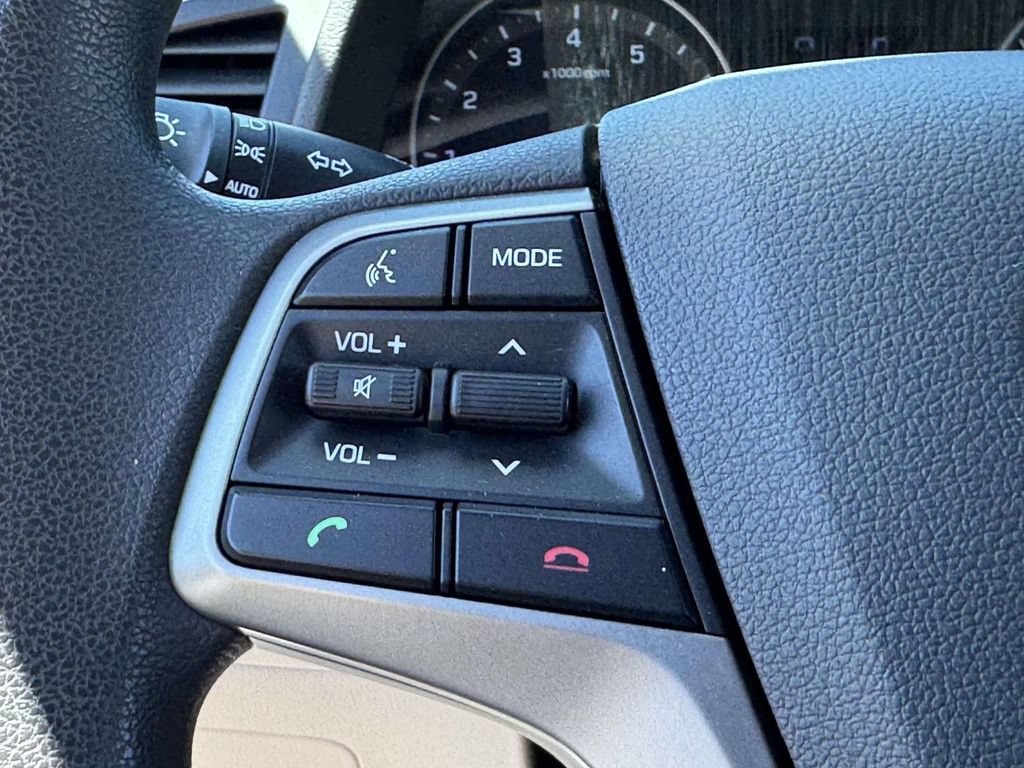 Used 2017 Hyundai Elantra SE FWD image 19