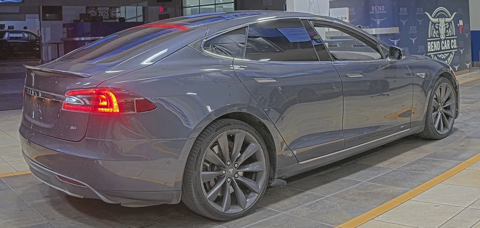 Used 2015 Tesla Model S 85 image 3