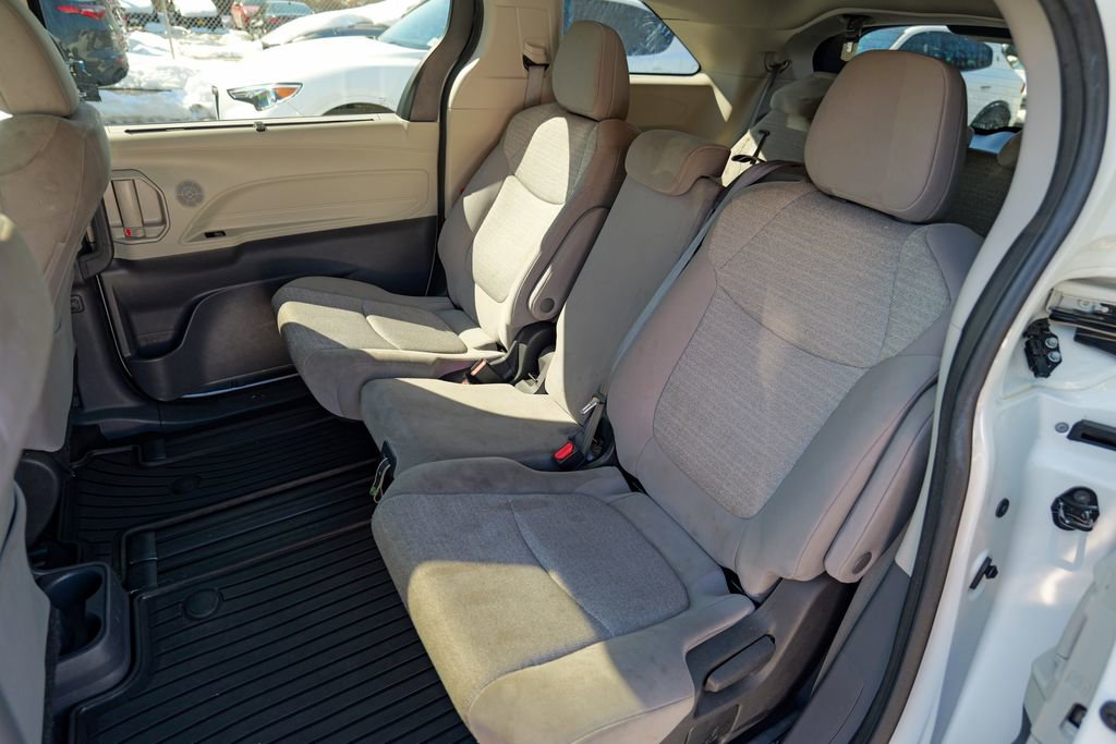 Used 2022 Toyota Sienna LE w/ LE Plus Package image 25