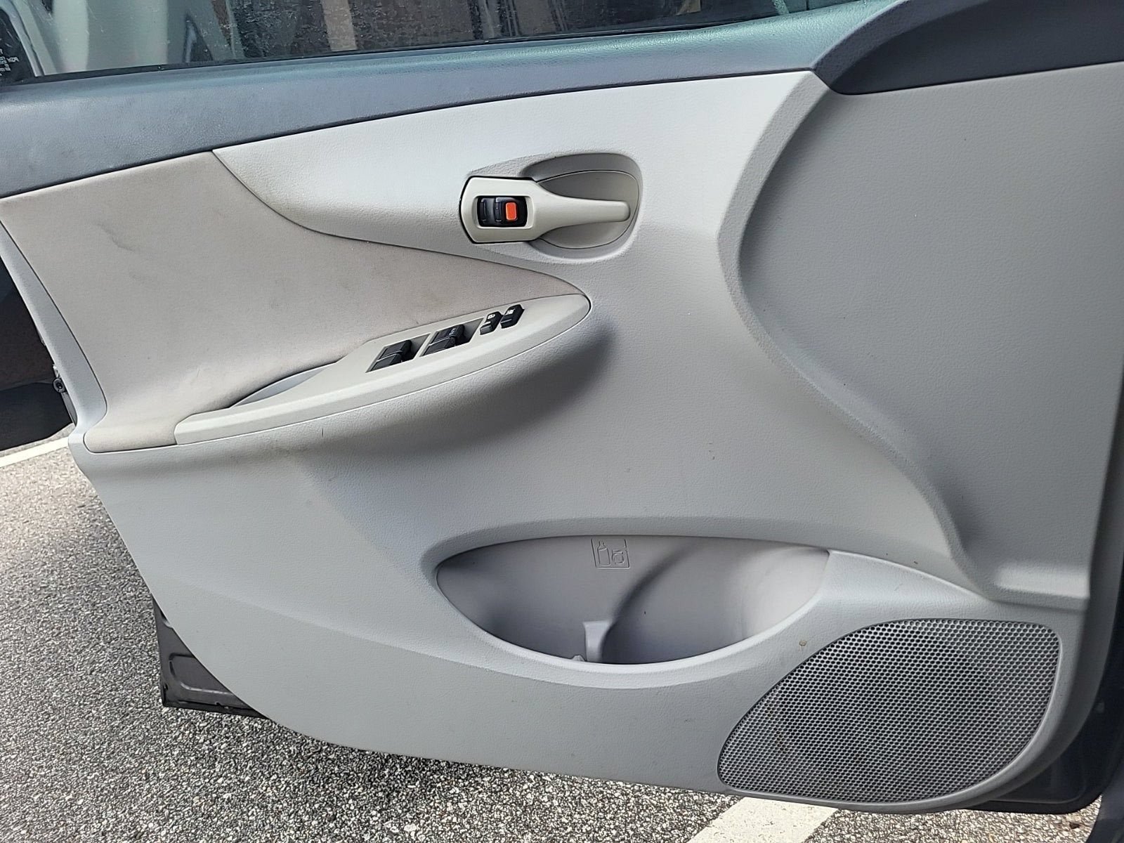 Used 2013 Toyota Corolla L FWD image 10