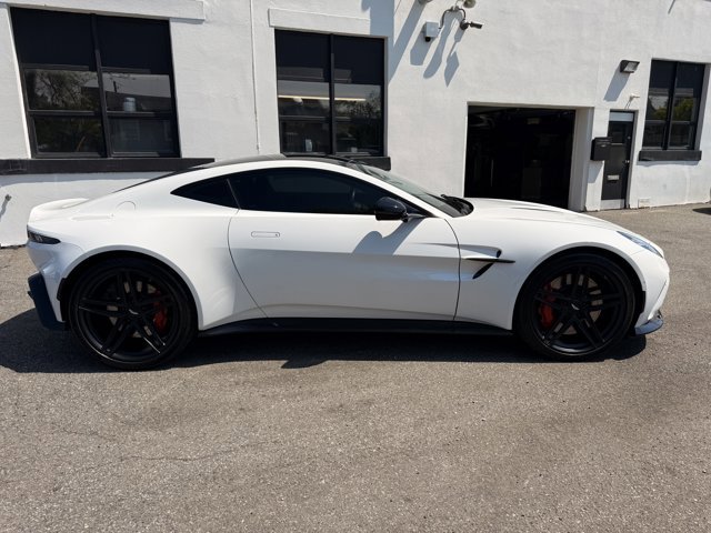 Used 2025 Aston Martin V8 Vantage Coupe RWD image 7