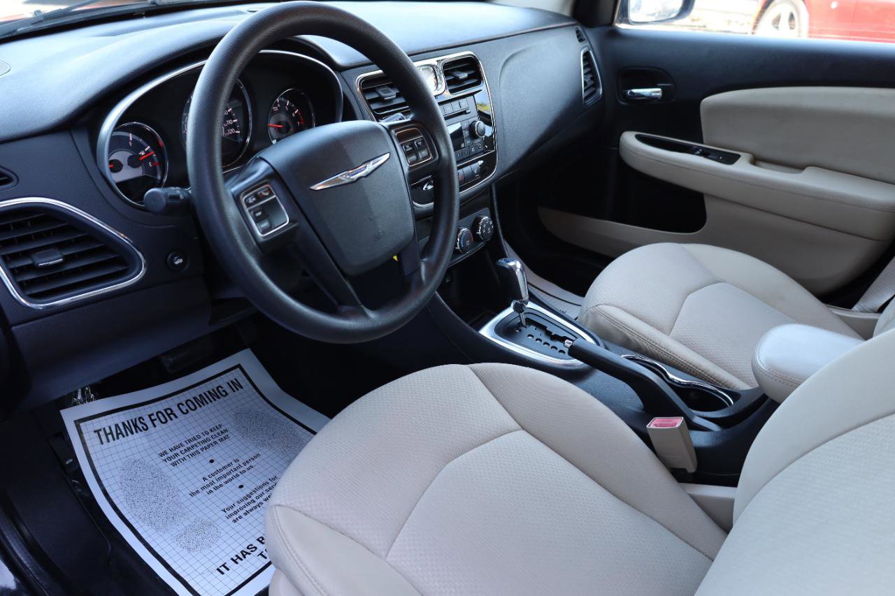 Used 2011 Chrysler 200 LX image 7