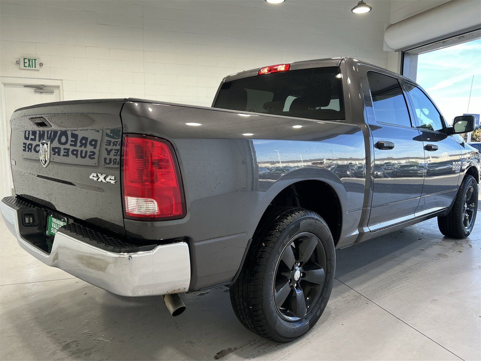 Used 2023 RAM 1500 Classic SLT image 8