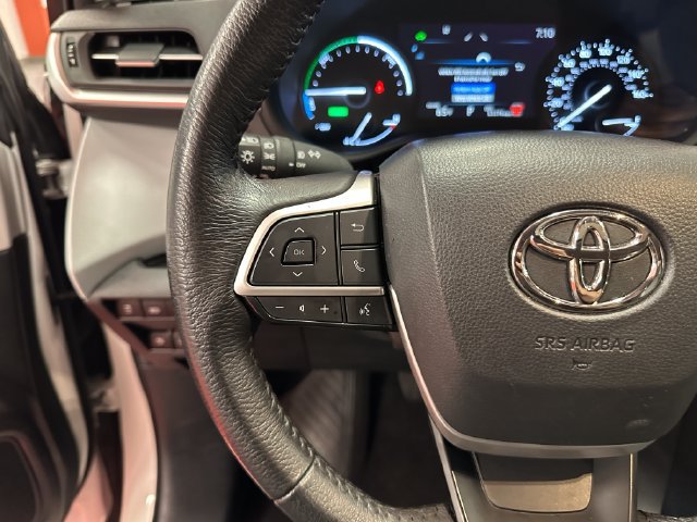 Certified 2025 Toyota Sienna XLE FWD image 19