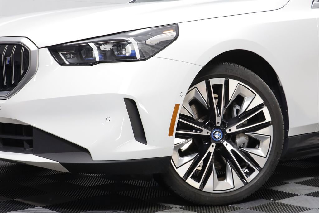 Certified 2025 BMW i5 xDrive40 w/ Premium Package AWD/4WD image 3