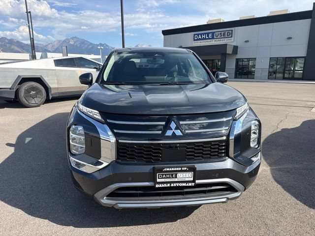 Used 2025 Mitsubishi Outlander SE AWD/4WD image 2