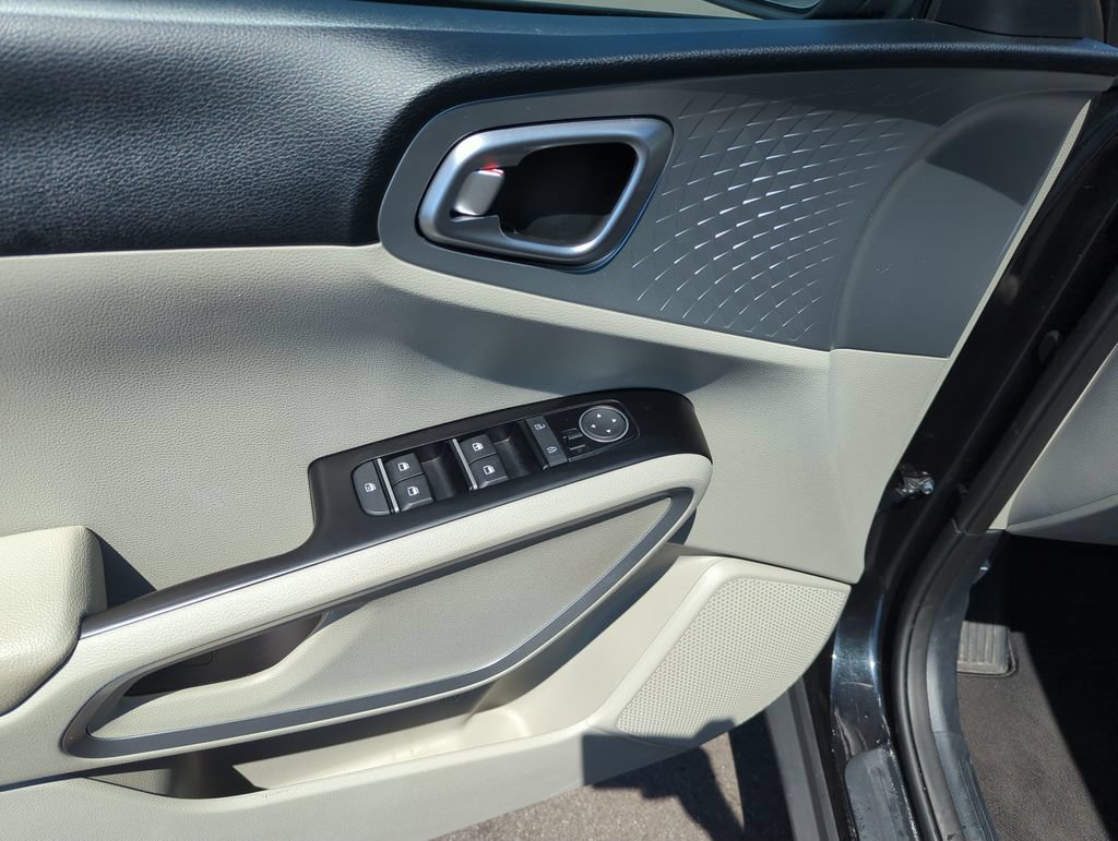 Used 2024 Kia Soul LX w/ Option Group 015 FWD image 19