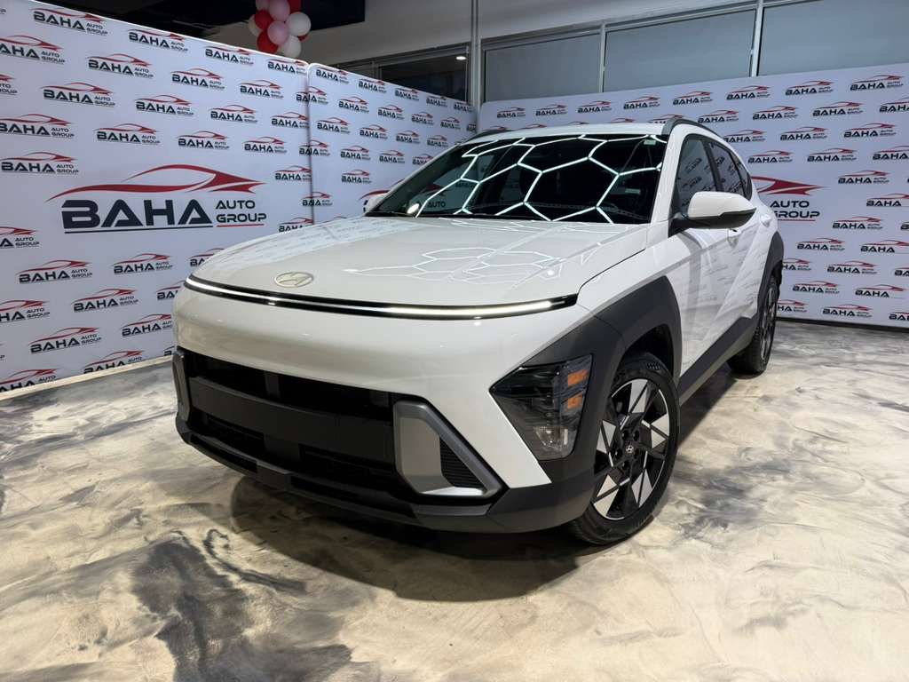 Used 2025 Hyundai Kona SEL image 2
