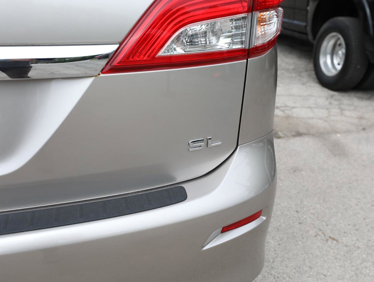 Used 2013 Nissan Quest SL FWD image 8