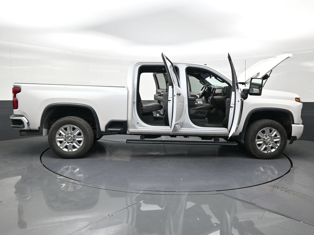 Used 2024 Chevrolet Silverado 3500 High Country w/ High Country Premium Package AWD/4WD image 29