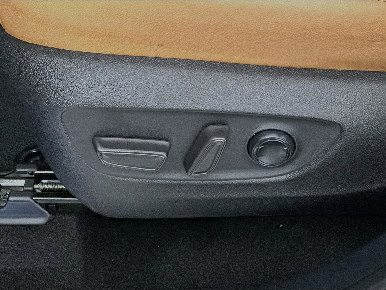 Used 2025 Toyota Highlander Platinum image 22