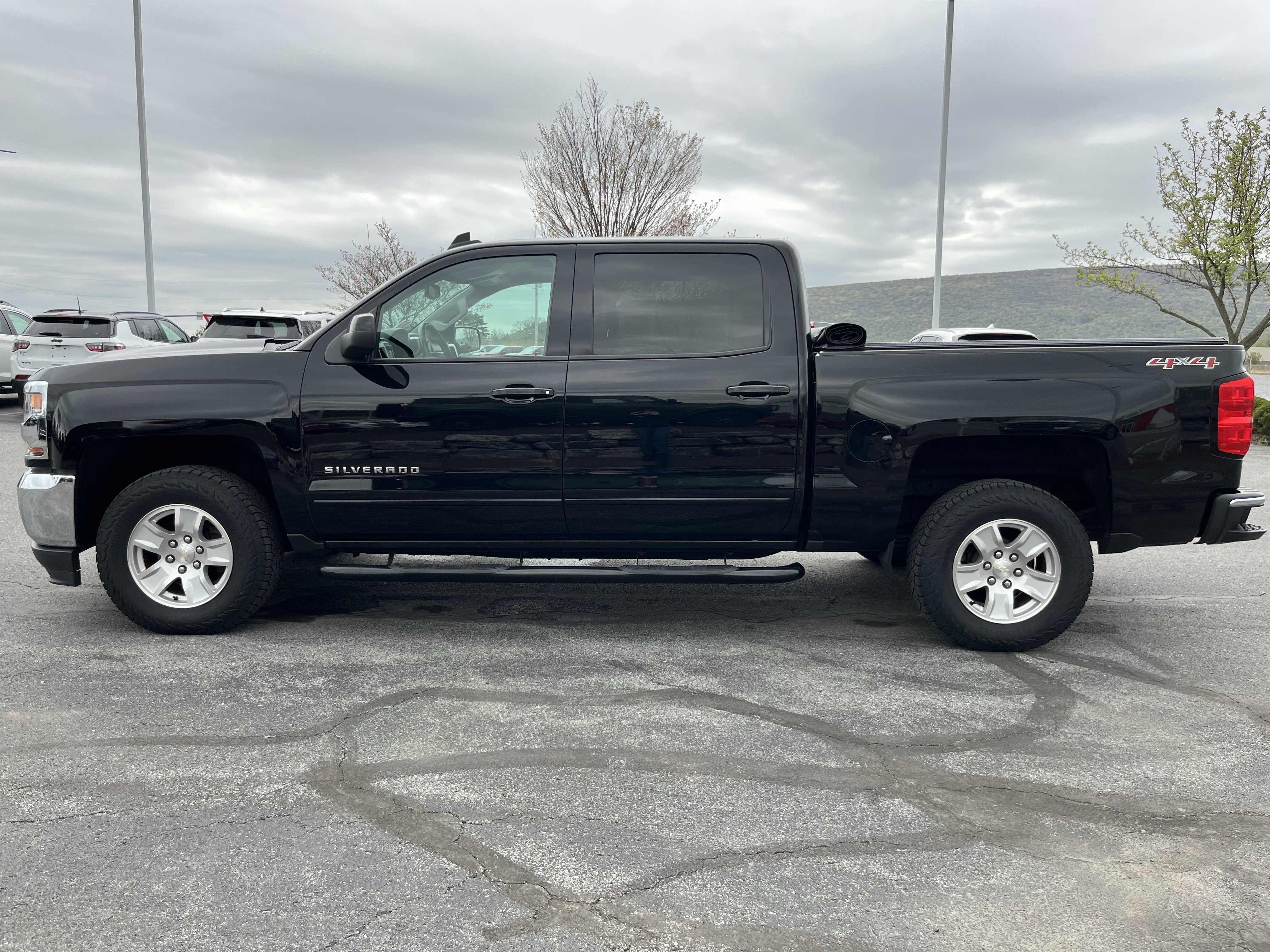 Used 2017 Chevrolet Silverado 1500 LT w/ All Star Edition AWD/4WD image 15
