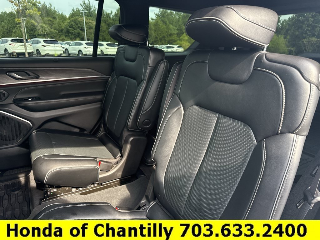 Used 2024 Jeep Grand Cherokee L Overland w/ Luxury Tech Group IV AWD/4WD image 25