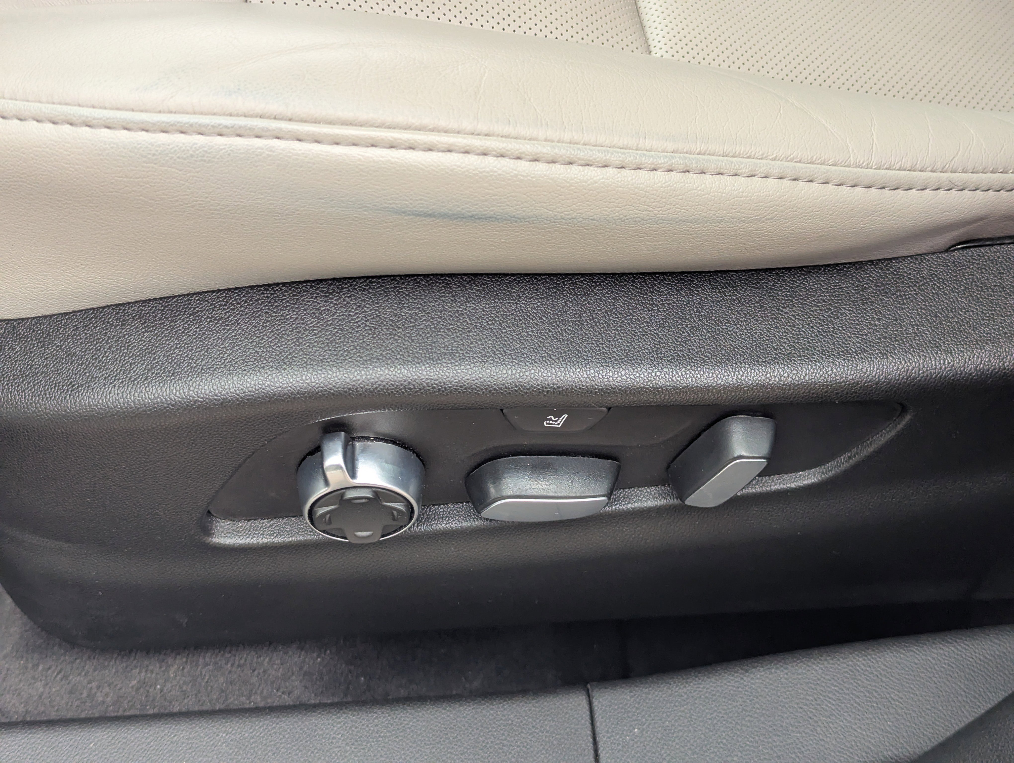 Used 2021 Cadillac XT4 Premium Luxury image 22