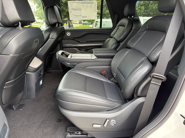 New 2027 Lincoln Navigator Reserve w/ Jet Appearance Package AWD/4WD image 14