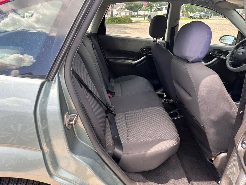 Used 2005 Ford Focus SES FWD image 15
