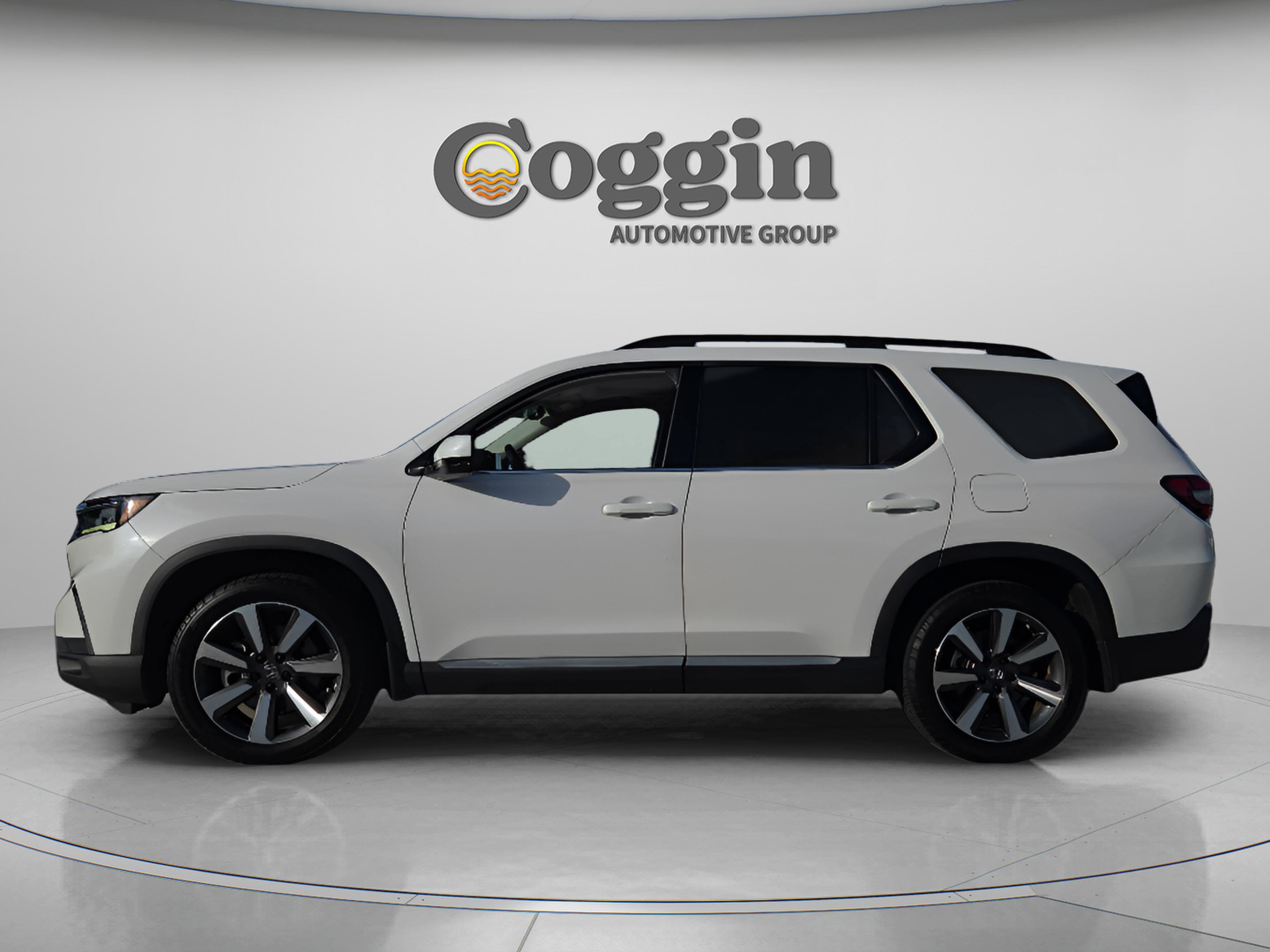 Used 2023 Honda Pilot Touring image 2