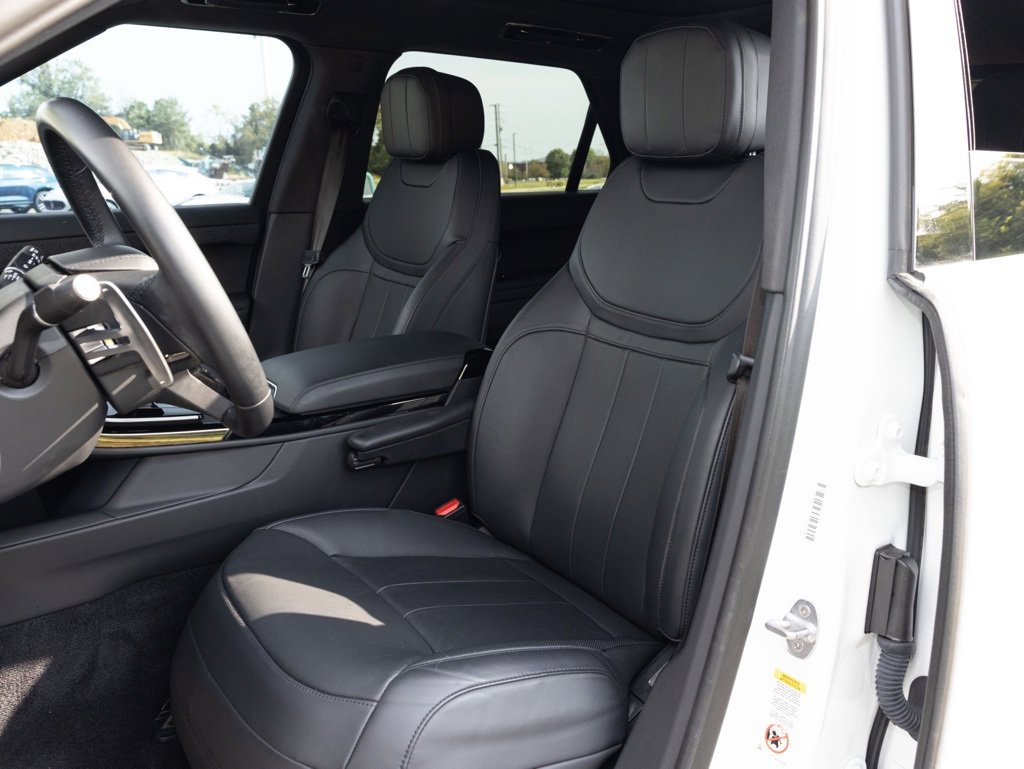 Used 2023 Land Rover Range Rover Sport SE Dynamic image 3