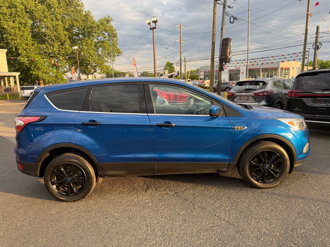 Used 2017 Ford Escape SE w/ SE Cold Weather Package AWD/4WD image 4