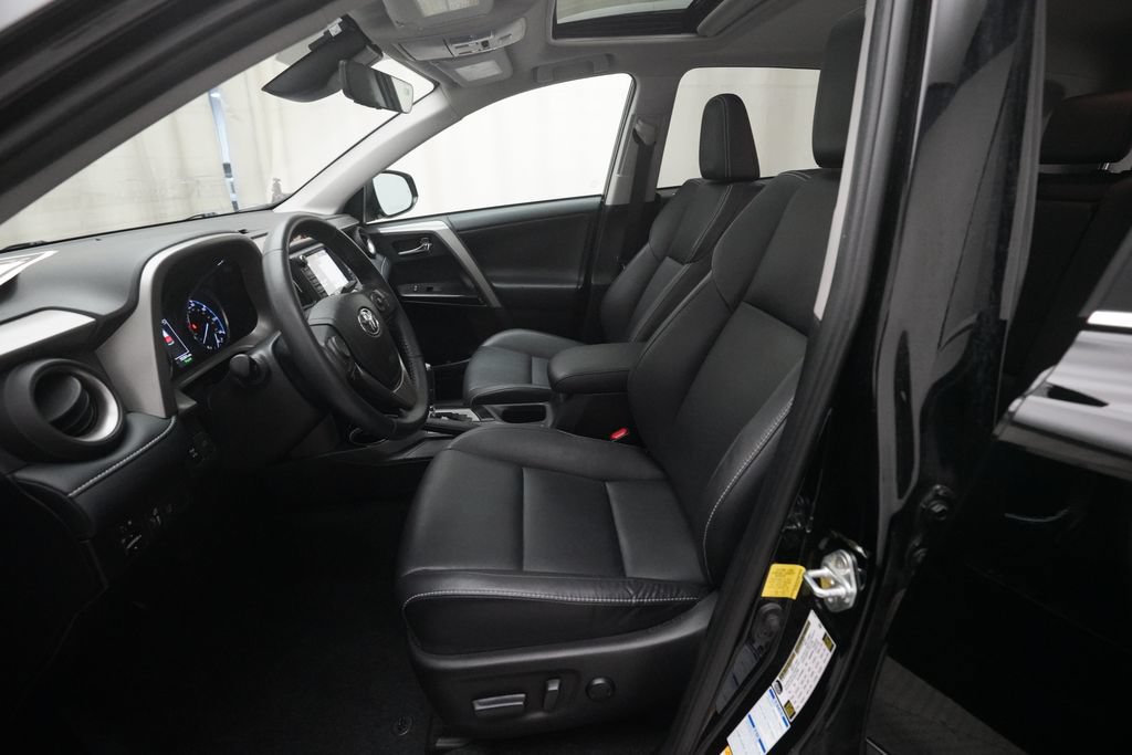 Used 2018 Toyota RAV4 Limited w/ Advanced Technology Package AWD/4WD image 7