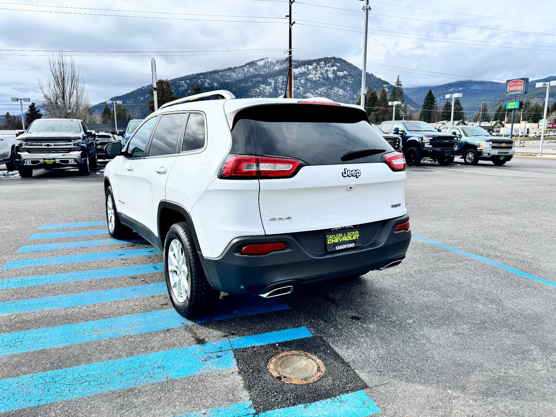 Used 2018 Jeep Cherokee Latitude w/ Cold Weather Group image 5
